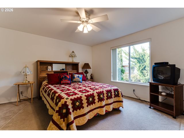 5985 FIRESTONE Dr, Eugene, OR 97402