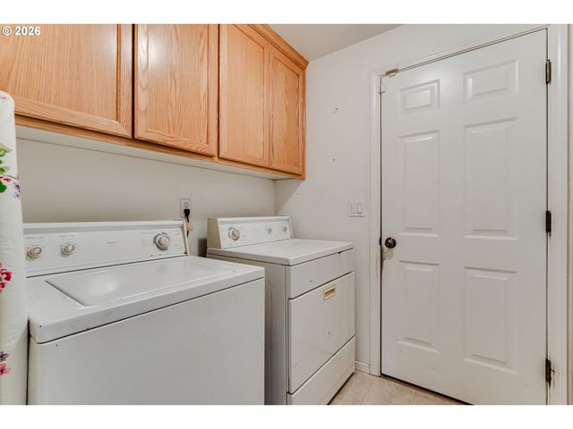 5985 FIRESTONE Dr, Eugene, OR 97402