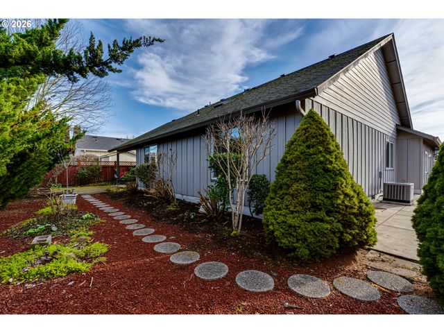 5985 FIRESTONE Dr, Eugene, OR 97402