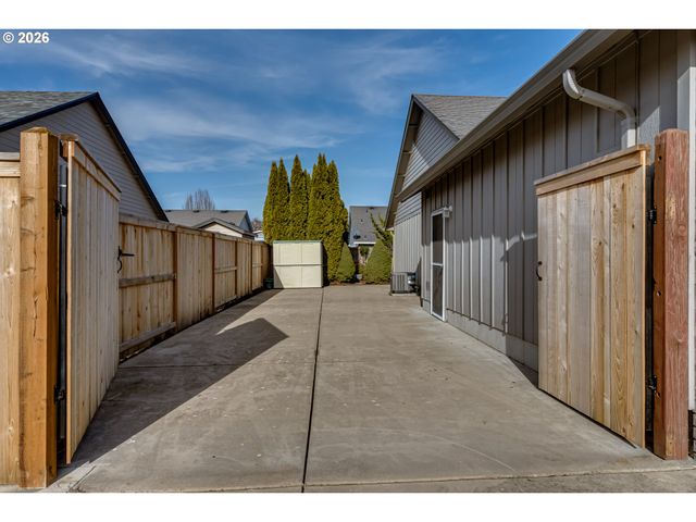 5985 FIRESTONE Dr, Eugene, OR 97402