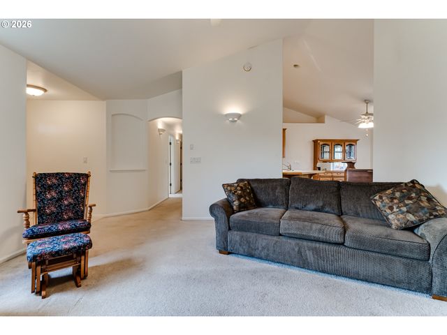 5985 FIRESTONE Dr, Eugene, OR 97402