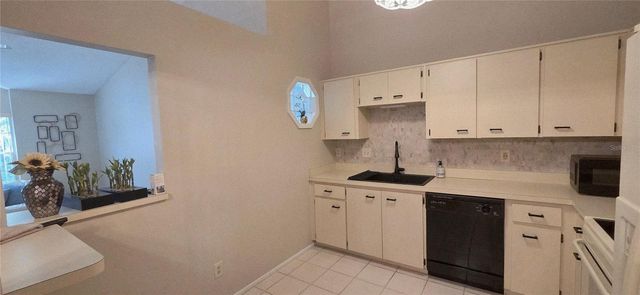 2101 FOX CHASE BOULEVARD 203, Palm Harbor, FL 34683