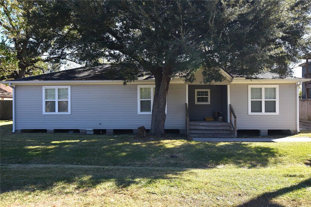 202 Wahl Street, Crosby, TX 77532