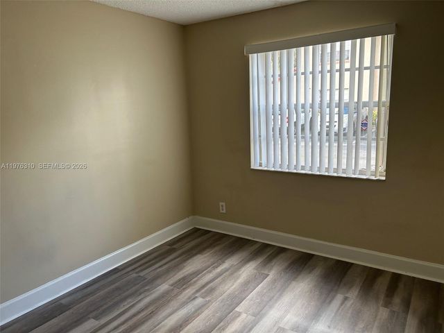 301 SW 86th Ave 102, Pembroke Pines, FL 33025