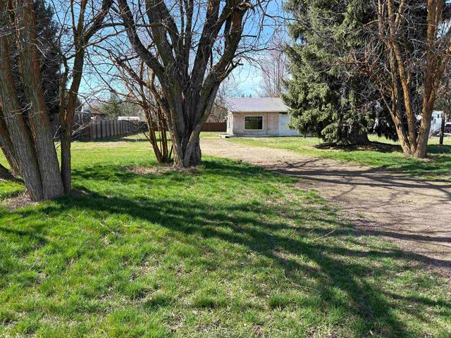 107 N Fir St, Deer Park, WA 99006