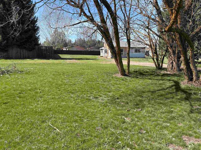107 N Fir St, Deer Park, WA 99006