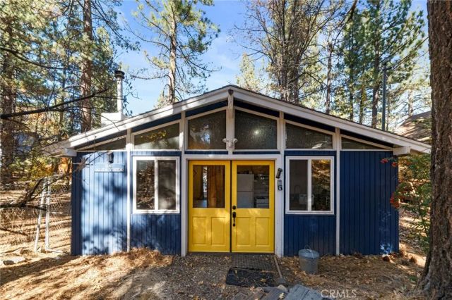 1141 W Alta Vista Avenue, Big Bear City, CA 92314