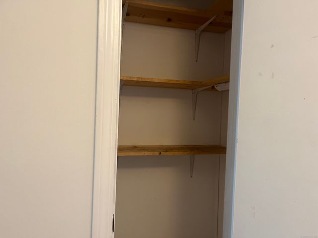 1081 New Haven Road APT 13B, Naugatuck, CT 06770