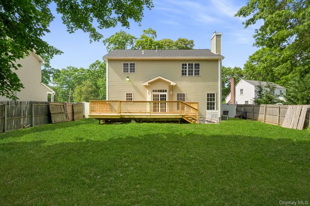 40 Muncey Road, Bay Shore, NY 11706