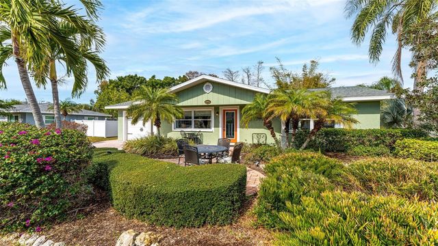 6904 9TH AVENUE NW, Bradenton, FL 34209