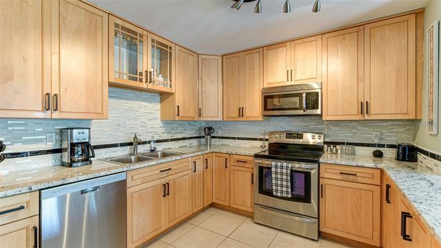 6904 9TH AVENUE NW, Bradenton, FL 34209