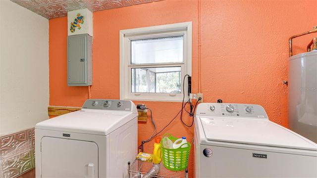 6904 9TH AVENUE NW, Bradenton, FL 34209