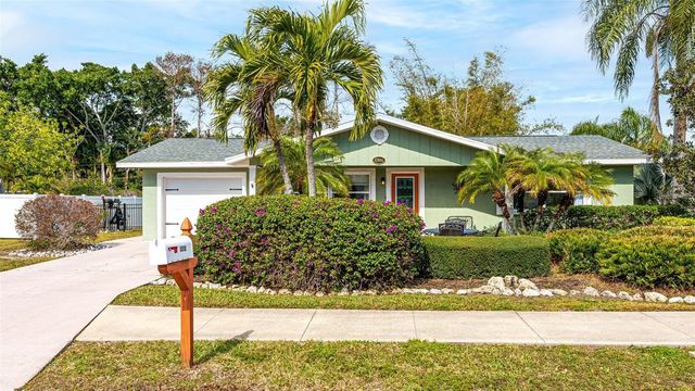 6904 9TH AVENUE NW, Bradenton, FL 34209