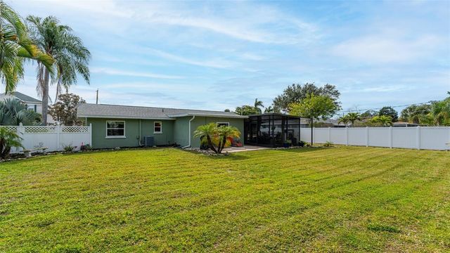 6904 9TH AVENUE NW, Bradenton, FL 34209