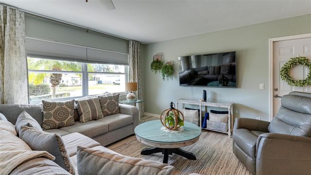 6904 9TH AVENUE NW, Bradenton, FL 34209