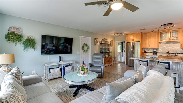 6904 9TH AVENUE NW, Bradenton, FL 34209