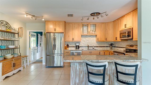 6904 9TH AVENUE NW, Bradenton, FL 34209