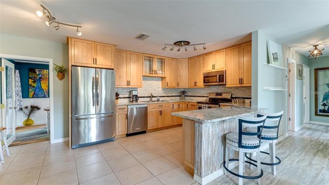 6904 9TH AVENUE NW, Bradenton, FL 34209