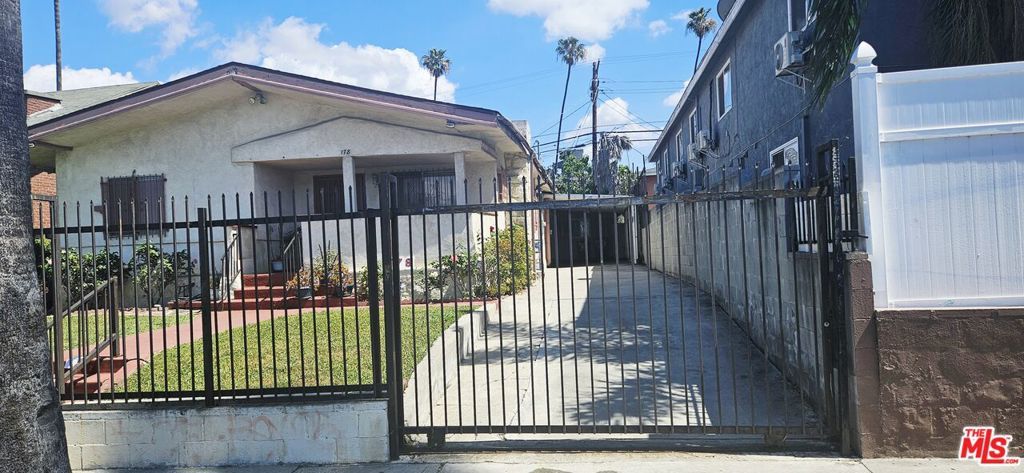 Image 1 of property listing at 178 N Mariposa Avenue, Los Angeles, CA 90004