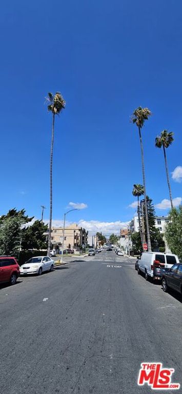 Image 3 of property listing at 178 N Mariposa Avenue, Los Angeles, CA 90004