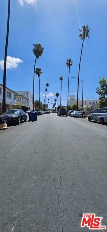 Image 4 of property listing at 178 N Mariposa Avenue, Los Angeles, CA 90004