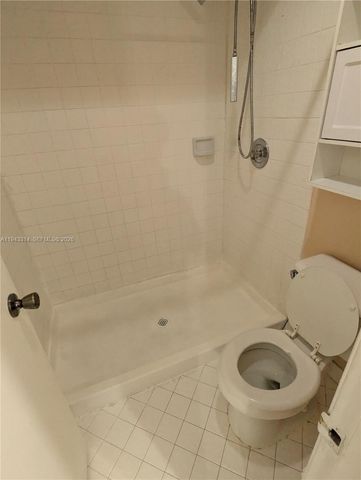 6551 NW 170th Ter, Hialeah, FL 33015