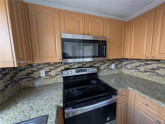 6551 NW 170th Ter, Hialeah, FL 33015