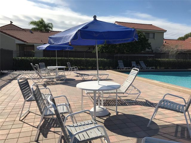 6551 NW 170th Ter, Hialeah, FL 33015