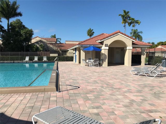 6551 NW 170th Ter, Hialeah, FL 33015