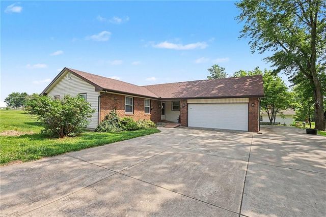 104 Walker Drive, Wellsville, KS 66092