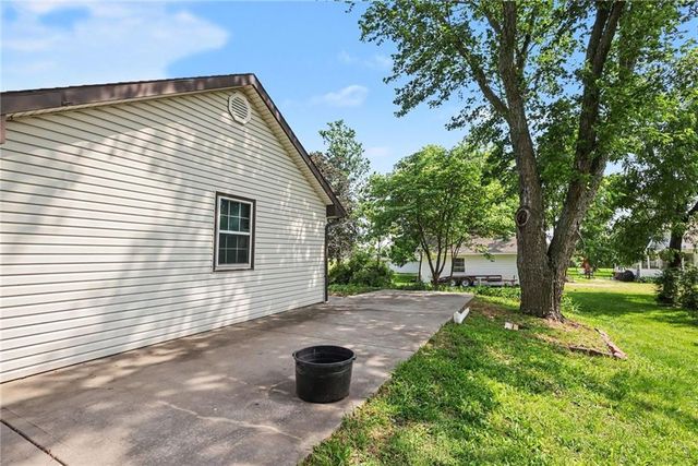 104 Walker Drive, Wellsville, KS 66092
