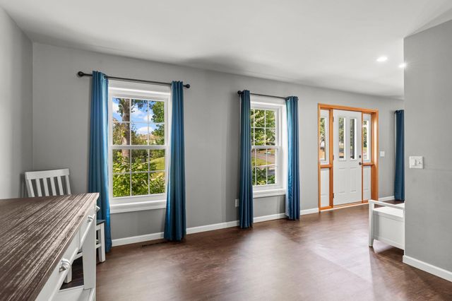 1801 Valley Ridge Trail S, Chanhassen, MN 55317