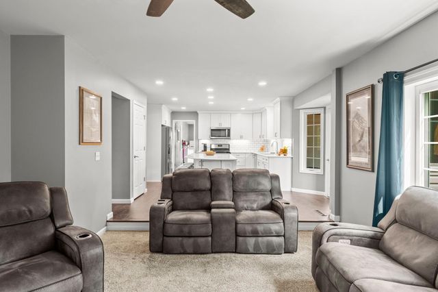 1801 Valley Ridge Trail S, Chanhassen, MN 55317