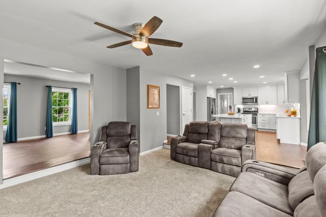 1801 Valley Ridge Trail S, Chanhassen, MN 55317