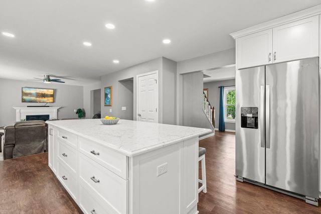 1801 Valley Ridge Trail S, Chanhassen, MN 55317