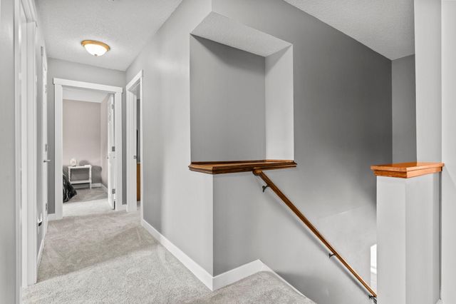 1801 Valley Ridge Trail S, Chanhassen, MN 55317