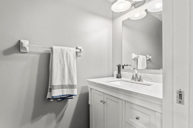 1801 Valley Ridge Trail S, Chanhassen, MN 55317