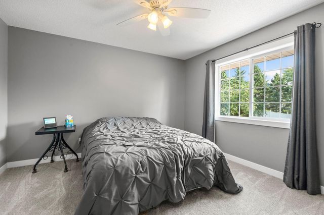 1801 Valley Ridge Trail S, Chanhassen, MN 55317
