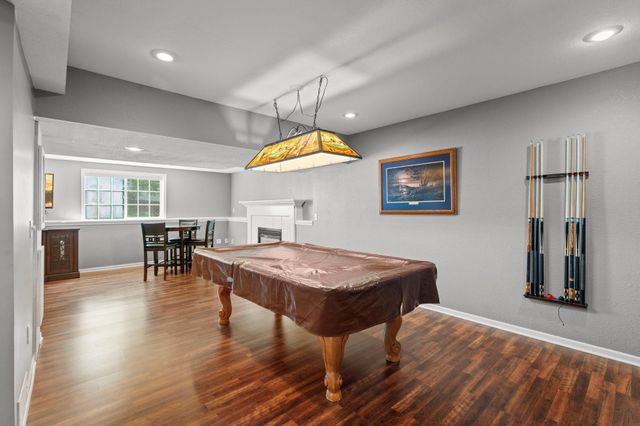 1801 Valley Ridge Trail S, Chanhassen, MN 55317