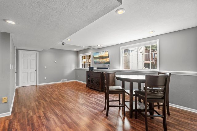 1801 Valley Ridge Trail S, Chanhassen, MN 55317