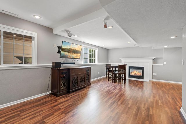 1801 Valley Ridge Trail S, Chanhassen, MN 55317