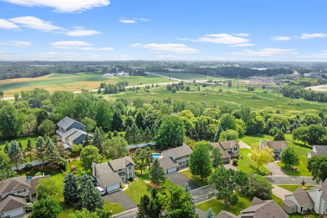 1801 Valley Ridge Trail S, Chanhassen, MN 55317
