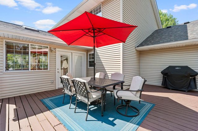 1801 Valley Ridge Trail S, Chanhassen, MN 55317