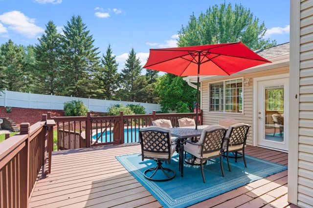 1801 Valley Ridge Trail S, Chanhassen, MN 55317
