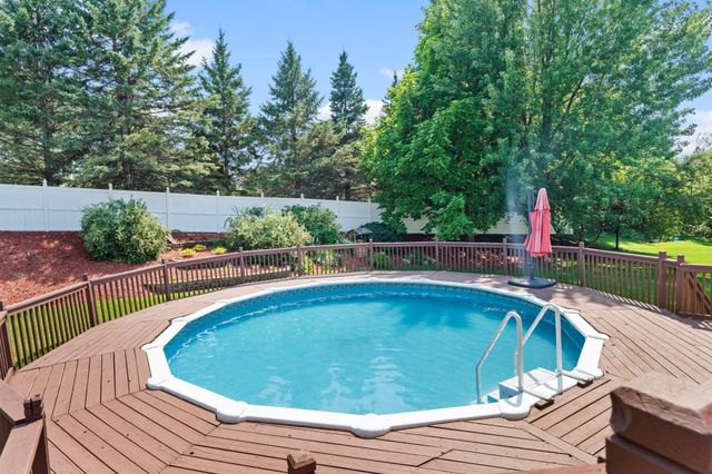 1801 Valley Ridge Trail S, Chanhassen, MN 55317