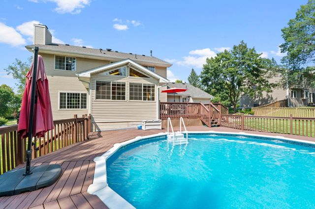 1801 Valley Ridge Trail S, Chanhassen, MN 55317