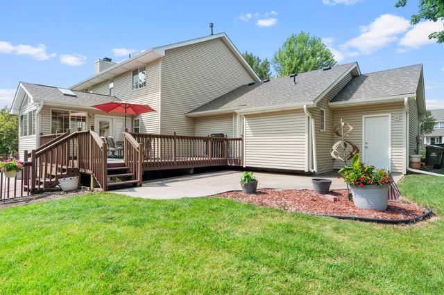 1801 Valley Ridge Trail S, Chanhassen, MN 55317