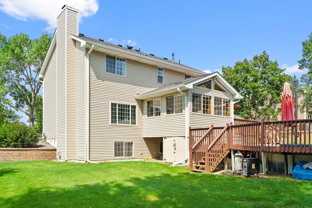1801 Valley Ridge Trail S, Chanhassen, MN 55317