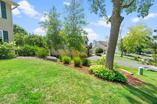 1801 Valley Ridge Trail S, Chanhassen, MN 55317