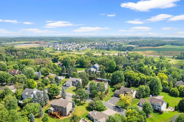 1801 Valley Ridge Trail S, Chanhassen, MN 55317